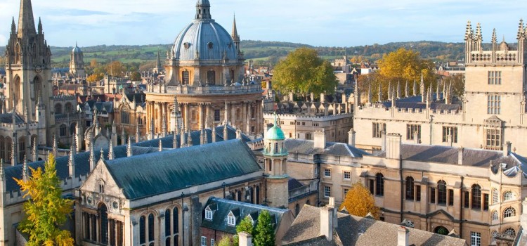 Beyond Brideshead: The Homoerotics of 1930s Oxford in the Photographs of Cyril Arapoff (1898-1976) Beyond Brideshead: The Homoerotics of 1930s Oxford in the Photographs of Cyril Arapoff (1898-1976)